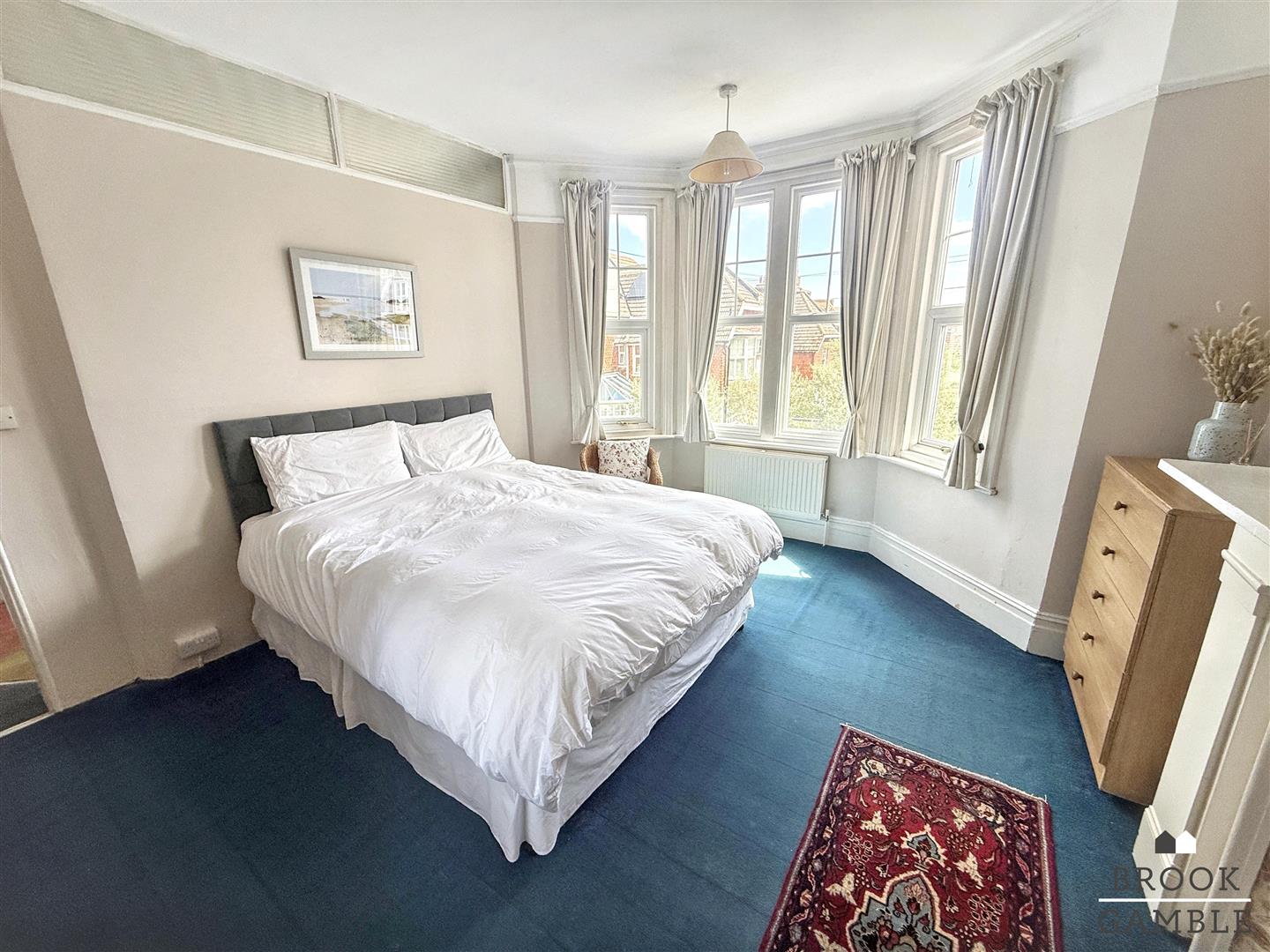 5 Bedroom House. Gore Park Road in Eastbourne, East Sussex 7